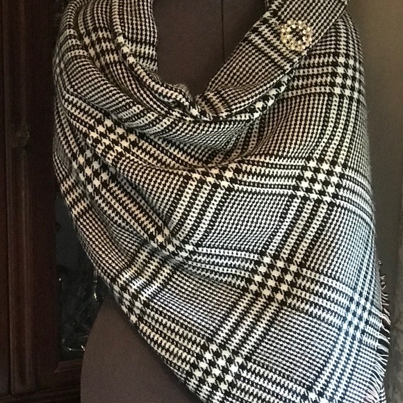Plaid and Houndstooth Patterned Scarf - Picture 7 of 11